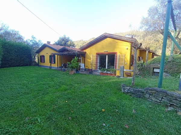 casa indipendente in vendita a Sarzana