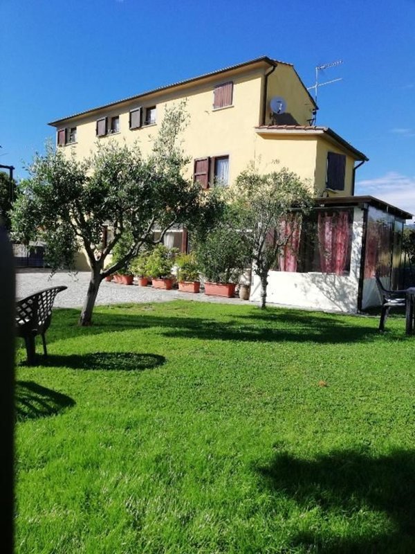 casa indipendente in vendita a Sarzana