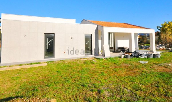 casa indipendente in vendita a Sarzana