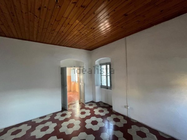 casa indipendente in vendita a Sarzana