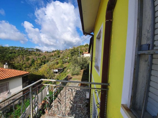 casa indipendente in vendita a Sarzana