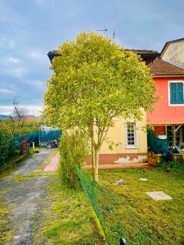 quadrivano in vendita a Sarzana