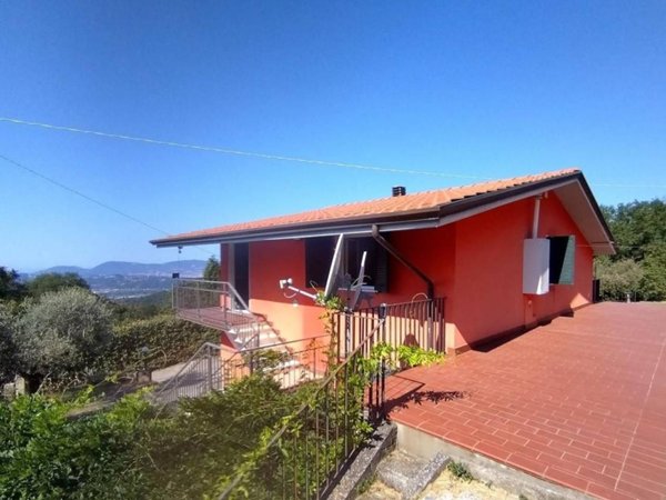 casa indipendente in vendita a Sarzana in zona Falcinello