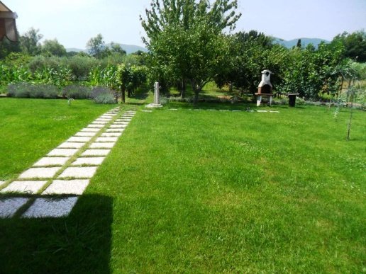 casa indipendente in vendita a Sarzana