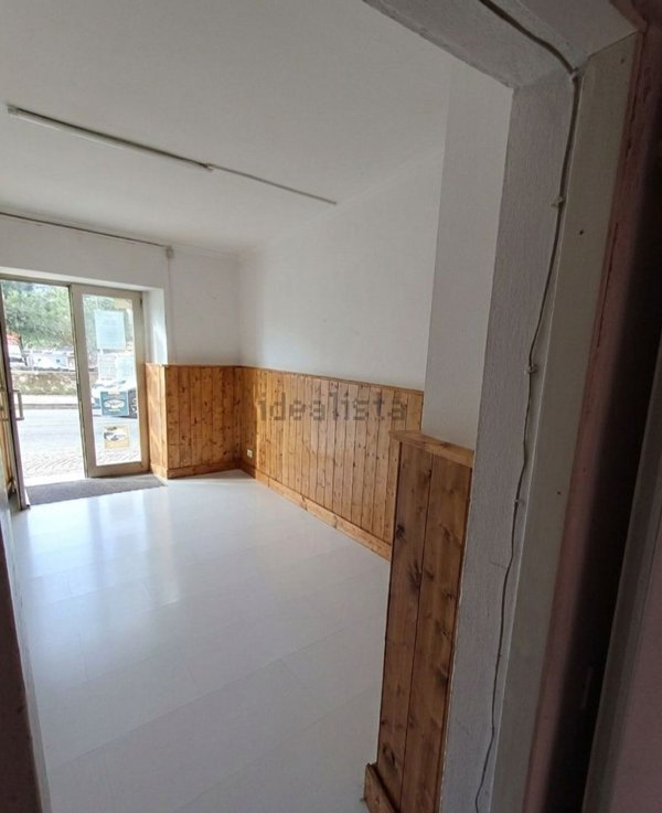 locale commerciale in vendita a Sarzana