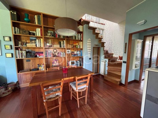 casa indipendente in vendita a Sarzana