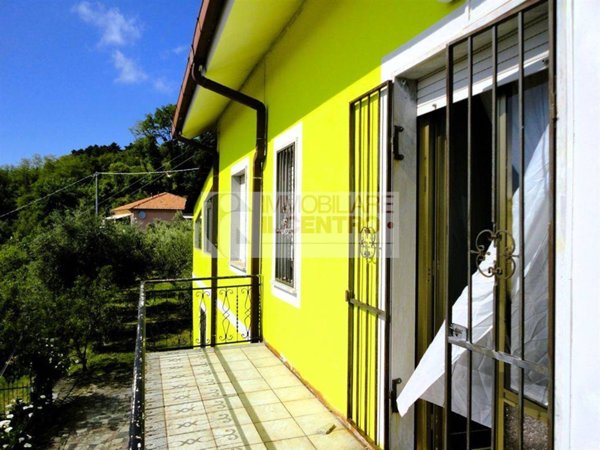 casa indipendente in vendita a Sarzana