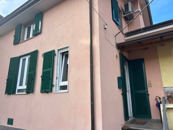 casa indipendente in vendita a Sarzana