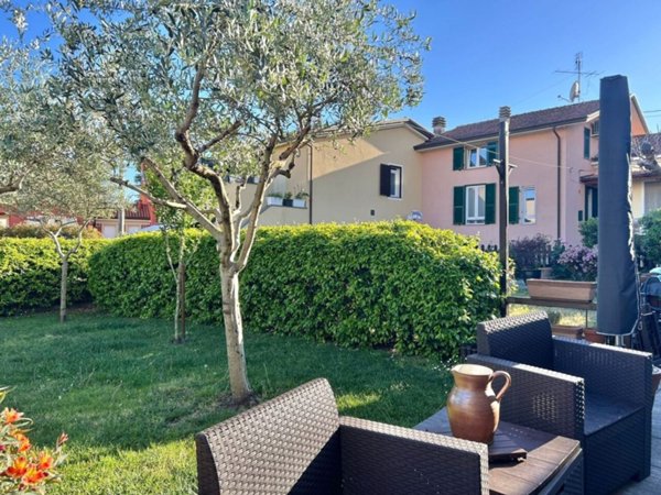 casa indipendente in vendita a Sarzana