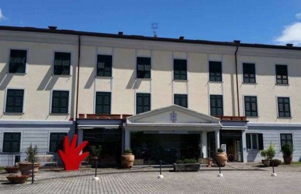 negozio in vendita a Sarzana