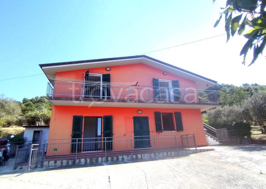 casa indipendente in vendita a Sarzana