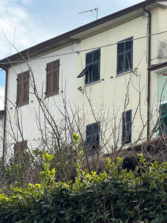casa indipendente in vendita a Sarzana