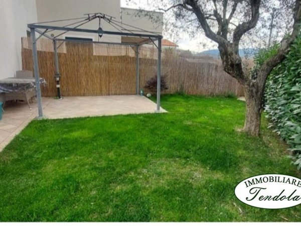 casa indipendente in vendita a Sarzana