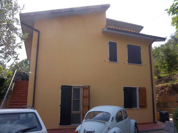 casa indipendente in vendita a Sarzana in zona Falcinello