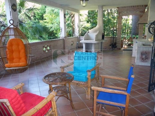 esavano in vendita a Sarzana