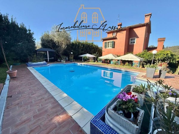 casa indipendente in vendita a Sarzana