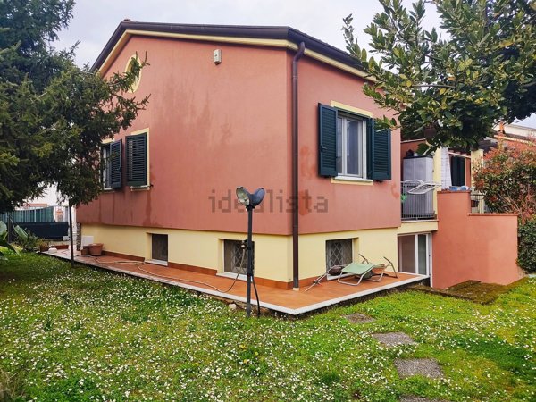 casa semindipendente in vendita a Sarzana