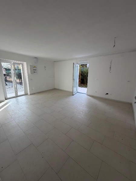 casa indipendente in vendita a Sarzana