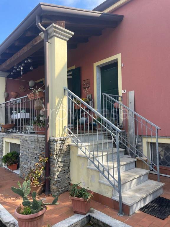 casa indipendente in vendita a Sarzana