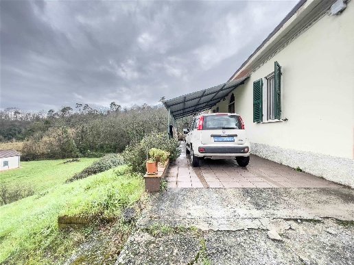 appartamento in vendita a Sarzana in zona Falcinello