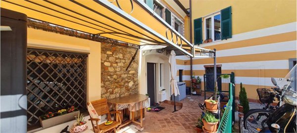 casa indipendente in vendita a Sarzana