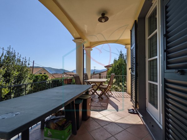 casa indipendente in vendita a Sarzana