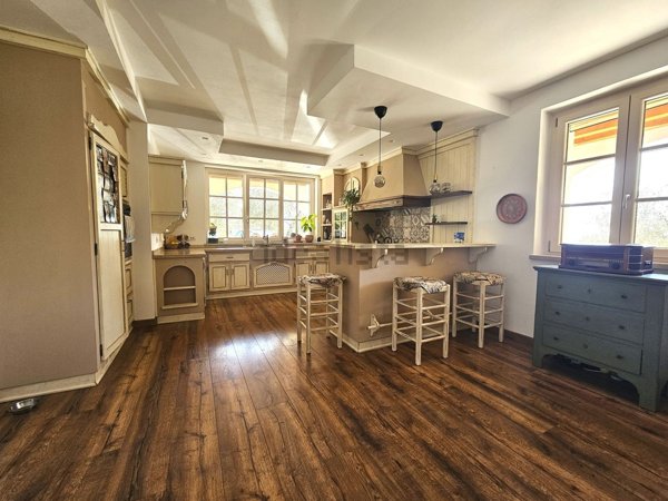 casa indipendente in vendita a Sarzana