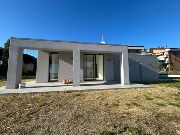 casa indipendente in vendita a Sarzana