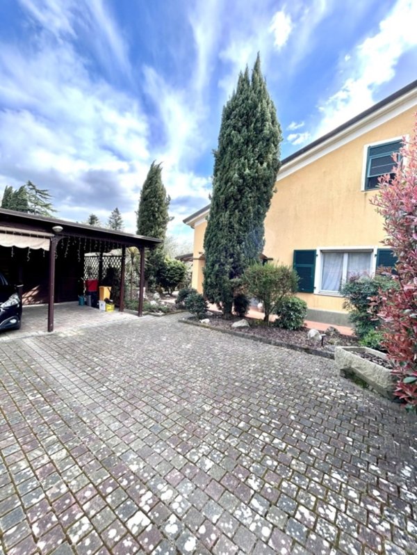 casa indipendente in vendita a Sarzana