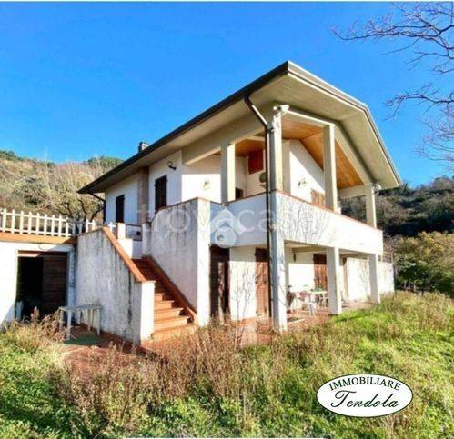 casa indipendente in vendita a Sarzana