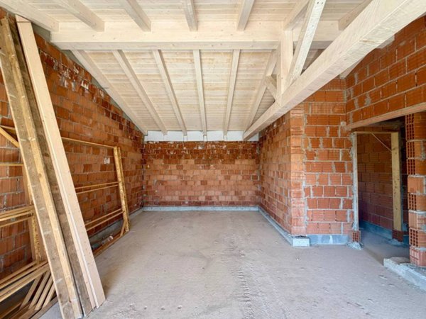 casa indipendente in vendita a Sarzana in zona Falcinello