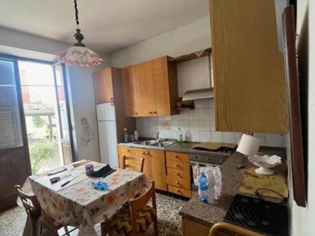 casa indipendente in vendita a Sarzana