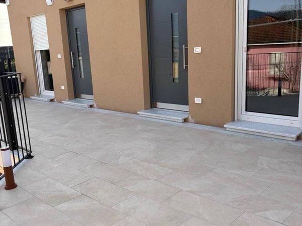 casa indipendente in vendita a Sarzana