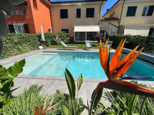 casa semindipendente in vendita a Sarzana