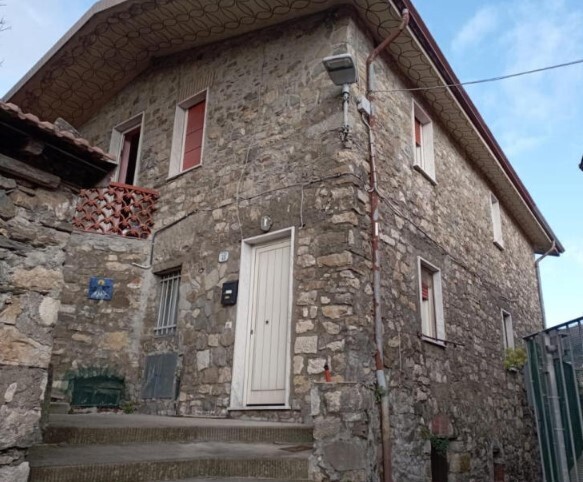 appartamento in vendita a Sarzana in zona Falcinello