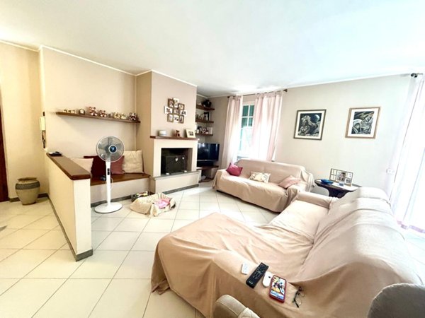 casa indipendente in vendita a Sarzana