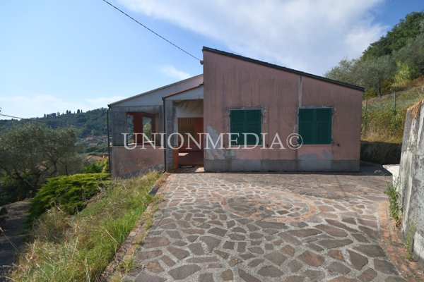 casa indipendente in vendita a Sarzana