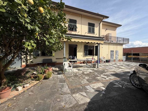 casa semindipendente in vendita a Sarzana