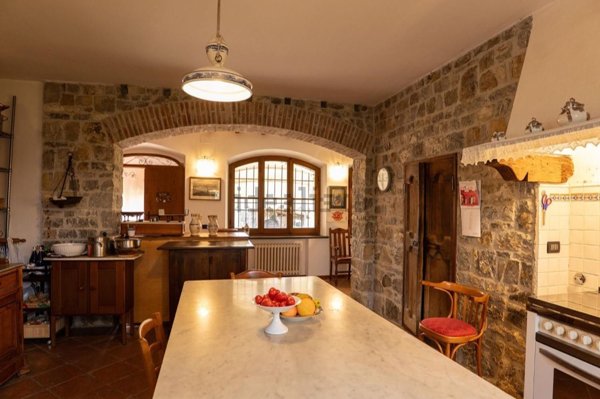 casa indipendente in vendita a Sarzana