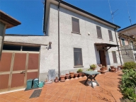 casa indipendente in vendita a Sarzana