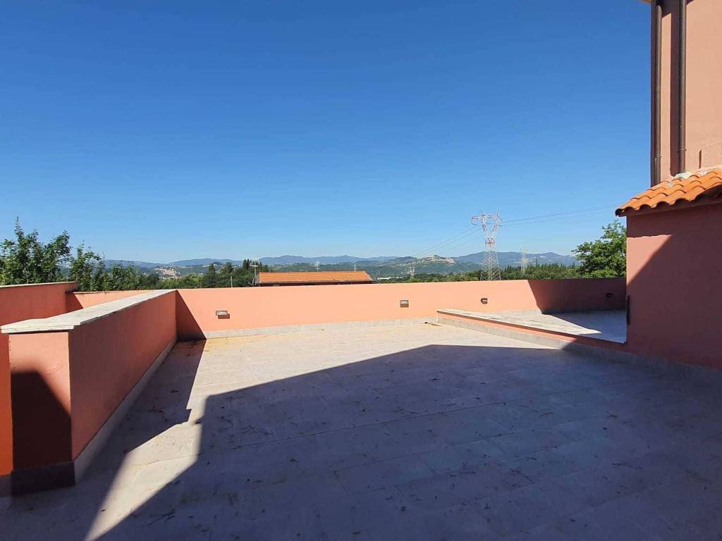 casa indipendente in vendita a Sarzana