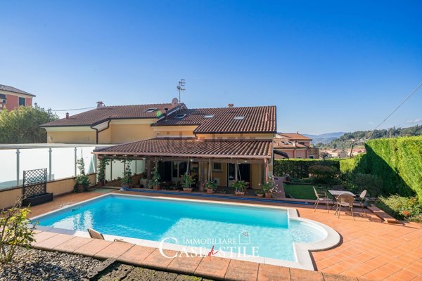 casa indipendente in vendita a Sarzana