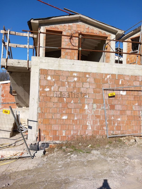 casa indipendente in vendita a Sarzana