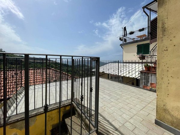 casa indipendente in vendita a Sarzana in zona Falcinello