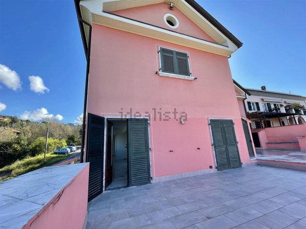 casa indipendente in vendita a Sarzana