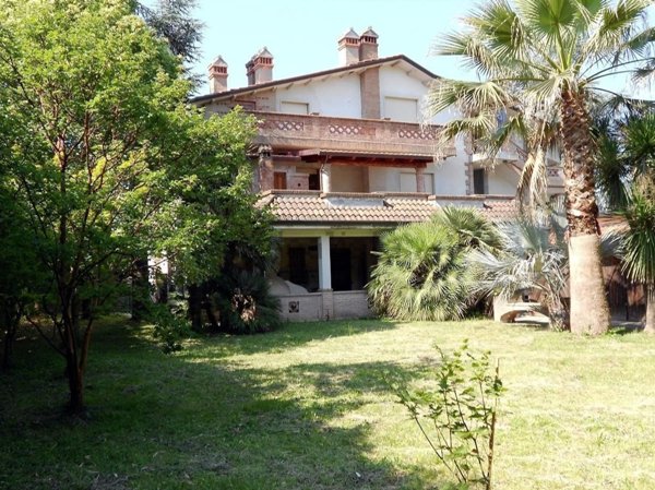 casa semindipendente in vendita a Sarzana