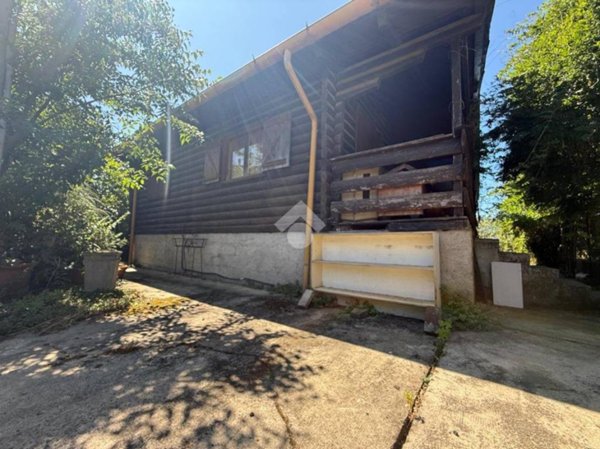 casa indipendente in vendita a Sarzana