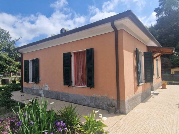 casa indipendente in vendita a Sarzana