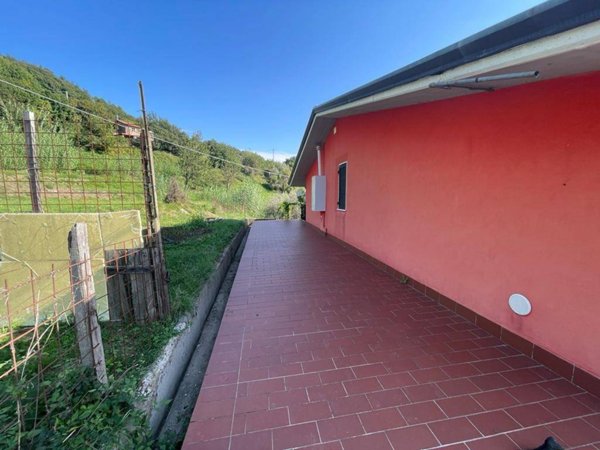 casa indipendente in vendita a Sarzana in zona Falcinello