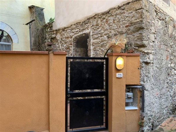 casa indipendente in vendita a Sarzana
